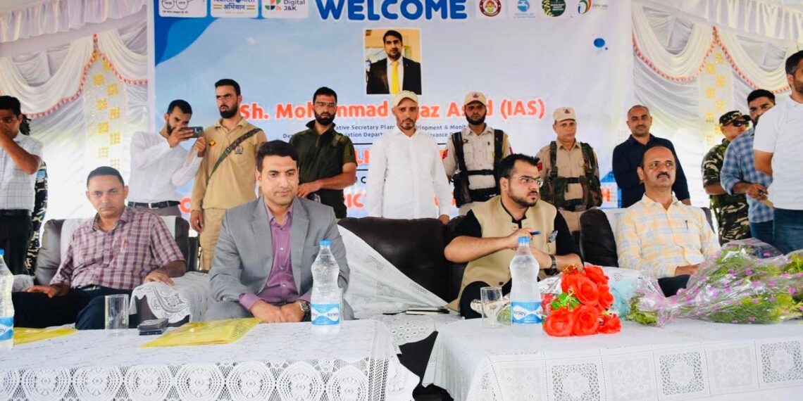 Mohammad Aijaz Asad(IAS) addressed a mega Public Darbar at Krishan Chander Park Poonch.