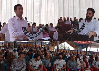 Principal Secy PDD chairs Public Darbar at Khansahib Budgam