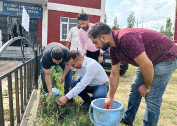 Director JKEDI visits Pulwama, Shopian centres; reviews functioning