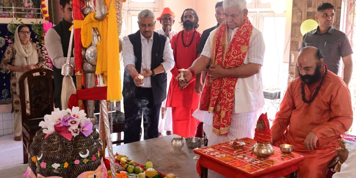 Lt Governor performs Pujan of Shri Amarnathji Chhari Mubarak