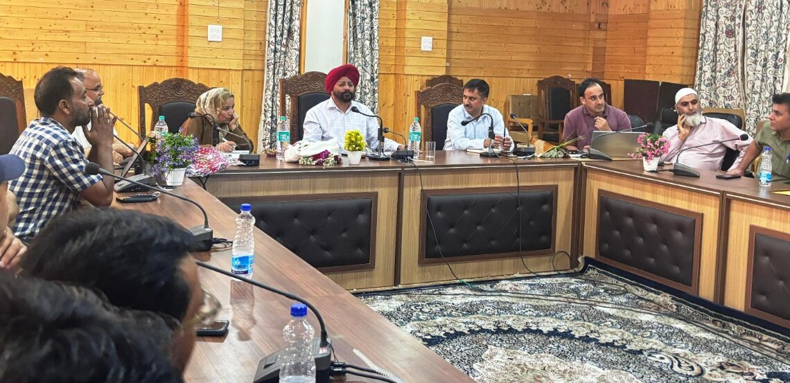 Director Ayush reviews functioning of Deptt in Bandipora