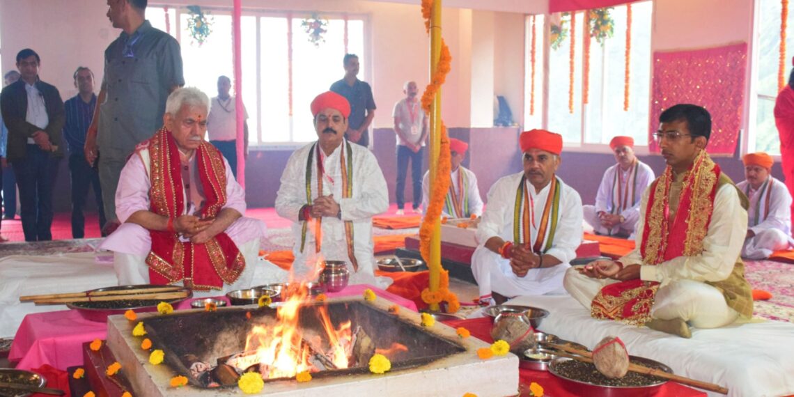 Lt Governor Pays Obeisance at Shri Mata Vaishno Devi Shrine, Inaugurates new Yagyashala at Bhawan