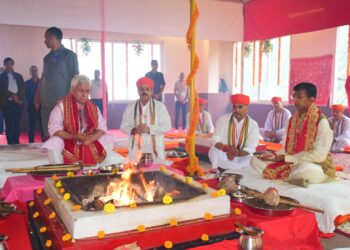 Lt Governor Pays Obeisance at Shri Mata Vaishno Devi Shrine, Inaugurates new Yagyashala at Bhawan