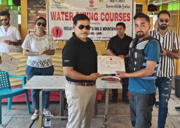 Indian Institute of Skiing and Mountaineering Gulmarg trained students in water skiing courses