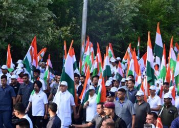 Lt Governor flags off Tiranga Yatra in Srinagar