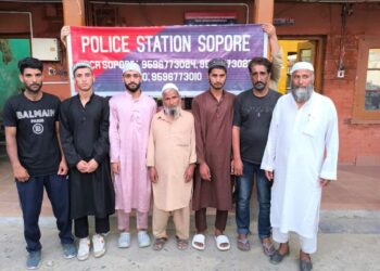 Sopore Police recovers missing trio from Gujarat: People appreciate the good work.