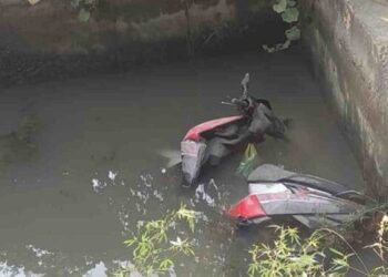 Driver dies after scooty falls into water stream in Srinagar