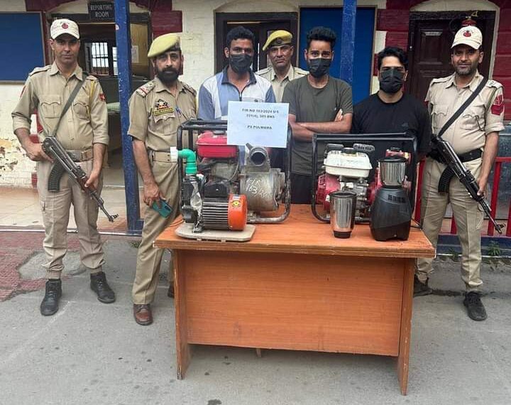 PULWAMA POLICE ARRESTS 03 THIEVES: RECOVERS STOLEN ITEMS
