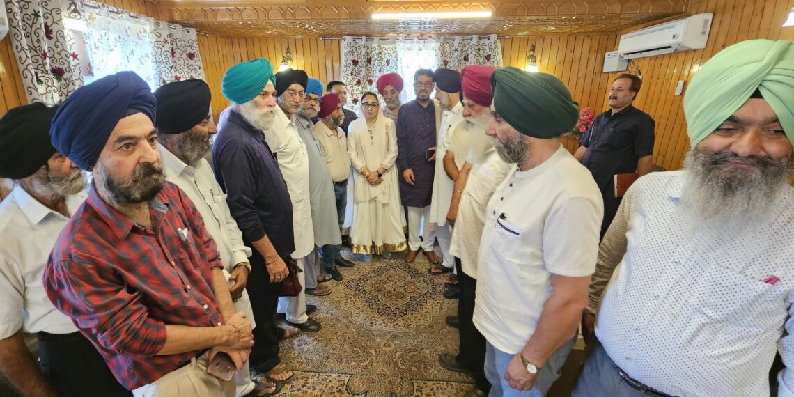 Baramulla Deputations interact with BJP’s Manifesto Outreach Committee headed by Dr Darakhshan