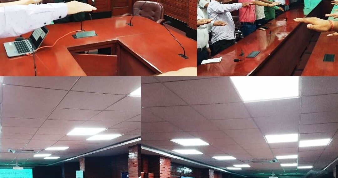 Director RDD Jammu administered Tiranga Pledge
