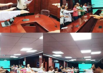 Director RDD Jammu administered Tiranga Pledge