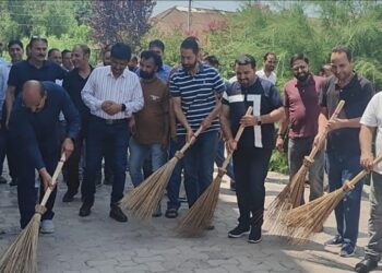 Agriculture Deptt Kashmir organises Cleanliness & Plantation Drive