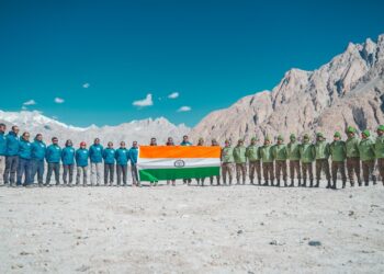 Green Guardianship: Trekkers Celebrating Independence Day at Siachen Praise Indian Army for Green Initiatives in Remote Areas