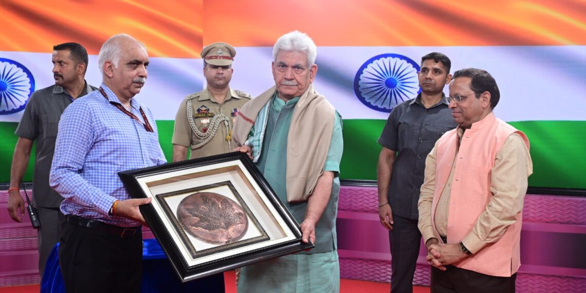 Lt Governor attends DD Kashir’s special event “Meri Maati Mera Desh”, pays tribute to freedom fighters and martyrs on the eve of the 78th Independence Day