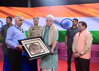 Lt Governor attends DD Kashir’s special event “Meri Maati Mera Desh”, pays tribute to freedom fighters and martyrs on the eve of the 78th Independence Day