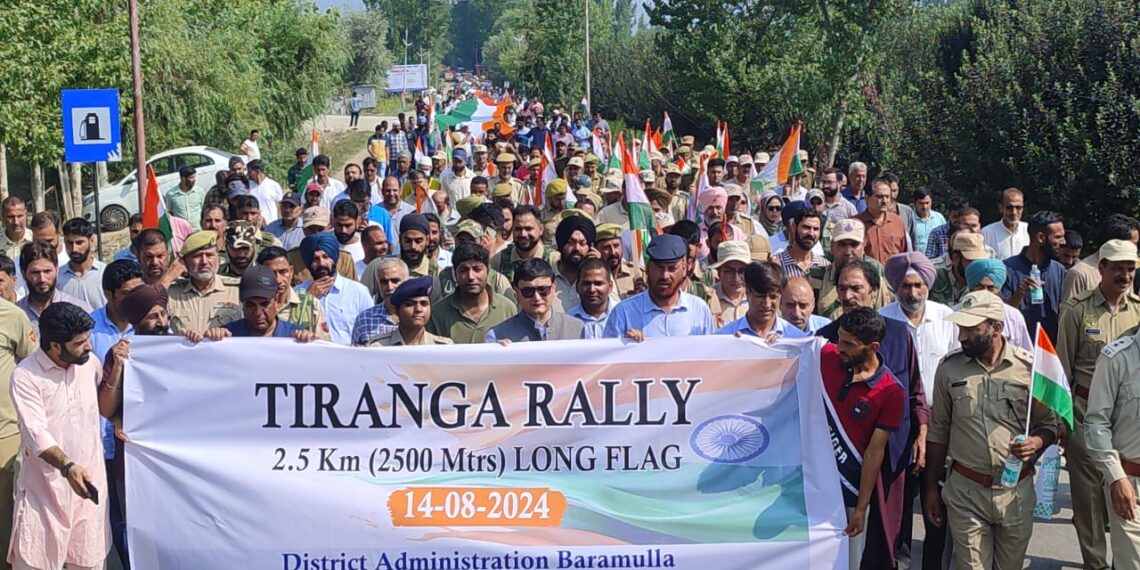 78th Independence Day: Baramulla creates history with record 2.5km long Tricolour at Tiranga Rally
