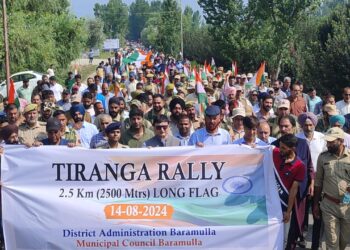78th Independence Day: Baramulla creates history with record 2.5km long Tricolour at Tiranga Rally