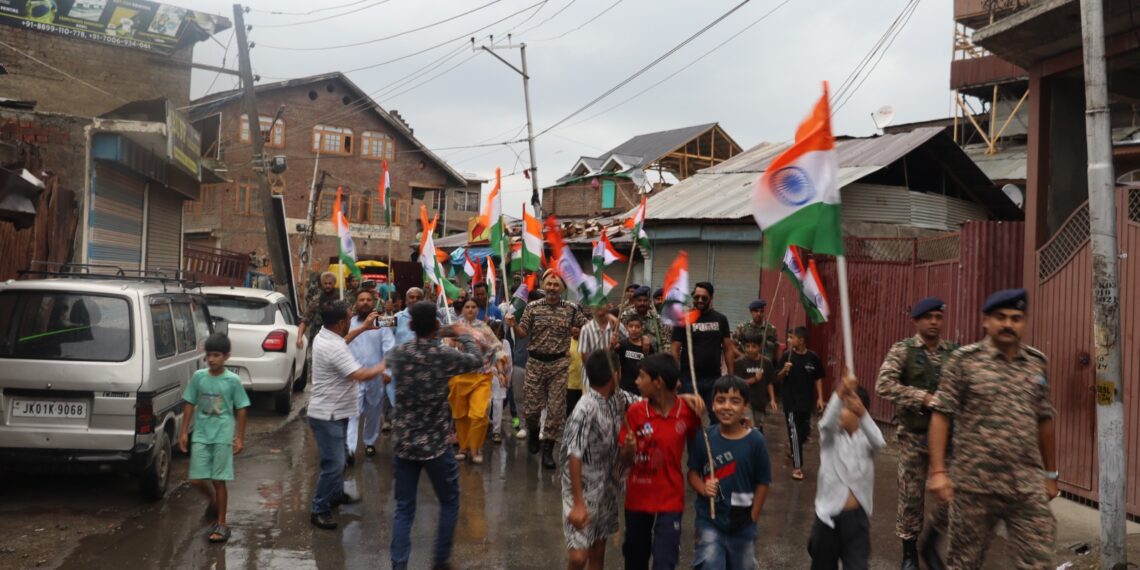 CRPF’s Har Ghar Tiranga Abhiyaan in Noorbagh: Inspiring Patriotism and Sportsmanship Among Locals