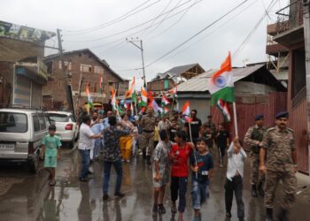 CRPF’s Har Ghar Tiranga Abhiyaan in Noorbagh: Inspiring Patriotism and Sportsmanship Among Locals
