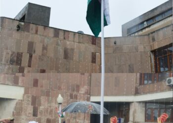 Chief Justice hoists National Flag at High Court Srinagar