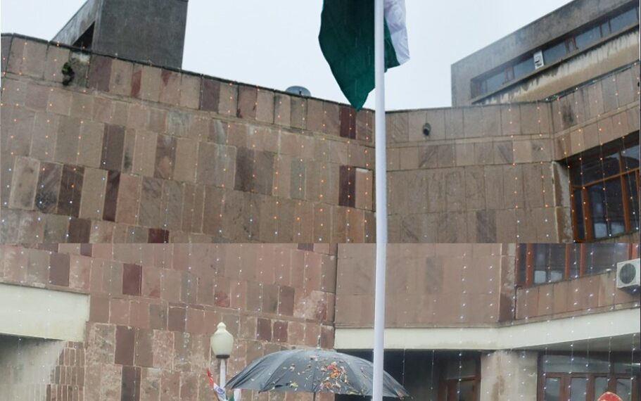 Chief Justice hoists National Flag at High Court Srinagar