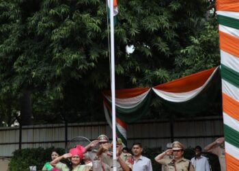 Dr Rashmi hoists National Flag at JK House New Delhi