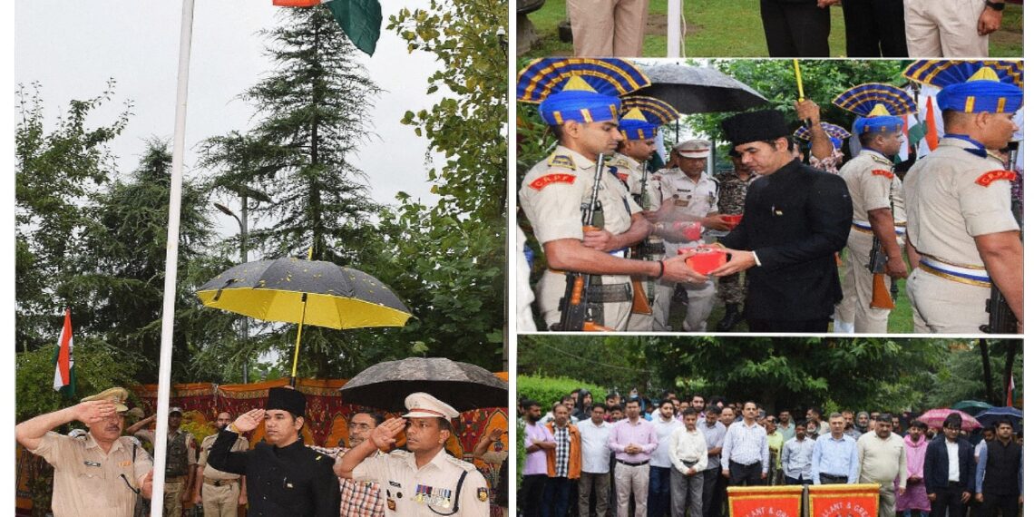 Div Com Kashmir hoists National Flag at Office Premises; extends best wishes to people on Independence Day eve