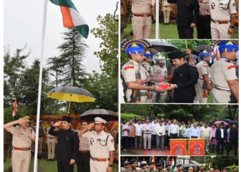 Div Com Kashmir hoists National Flag at Office Premises; extends best wishes to people on Independence Day eve