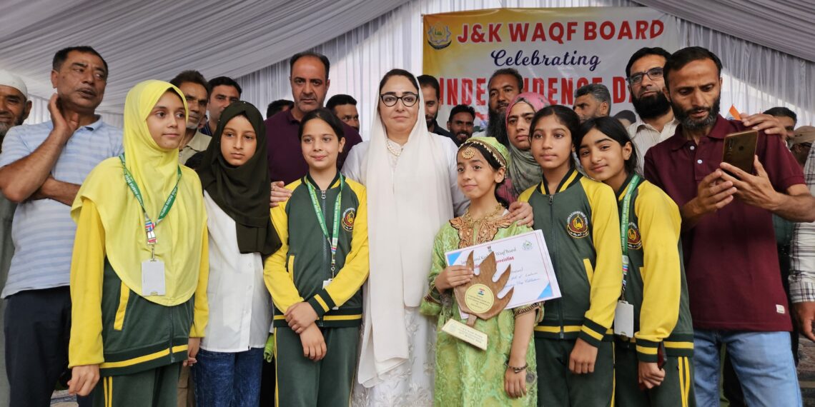 Dr Andrabi unfurls National Flag on Independence Day event of J&K Waqf Board at Anantnag