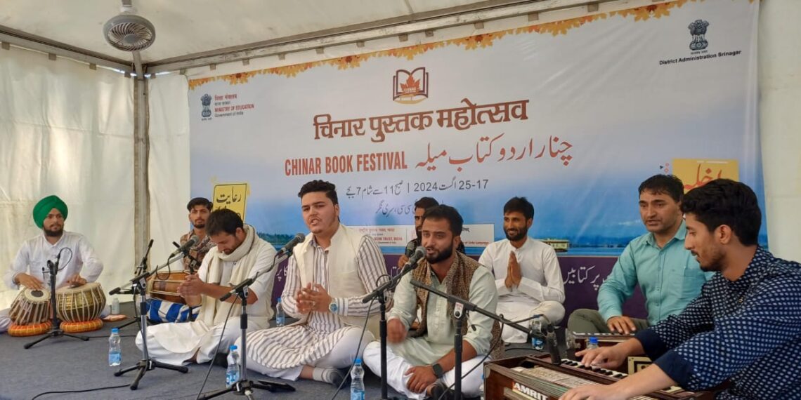 چنار اردو کتاب میلہ میں افسانے  اور ان کا تجزیہ اور محفل  قوالی/ صوفیانہ کلام پروگرام کا انعقاد