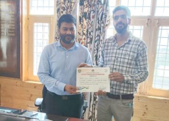 Ummar Aadil, JK Bank Employee Felicitate By District Administration Bandipora For his Best Work