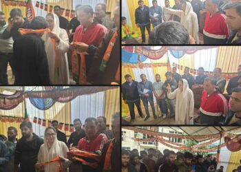 Dr Andrabi tours Shopian for election campaign for BJP Candidate Javid Qadri