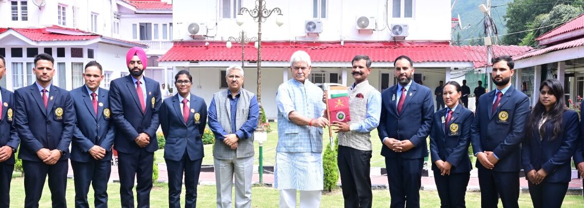 Lt Governor attends flag-in ceremony of JIM&WS Pahalgam’s Mountain Expedition