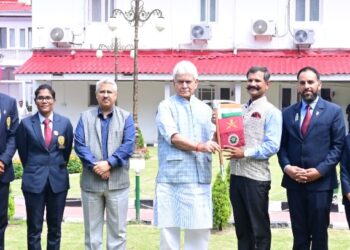 Lt Governor attends flag-in ceremony of JIM&WS Pahalgam’s Mountain Expedition