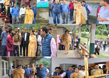 DEO Kupwara visits Far flung Jabdi village of Karnah, inspects Polling stations