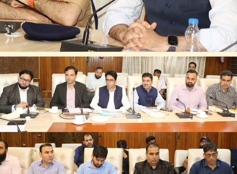 Assembly Elections-2024 DEO Srinagar reviews Election preparedness Directs strict adherence of ECI’s guidelines in performing Election related duties
