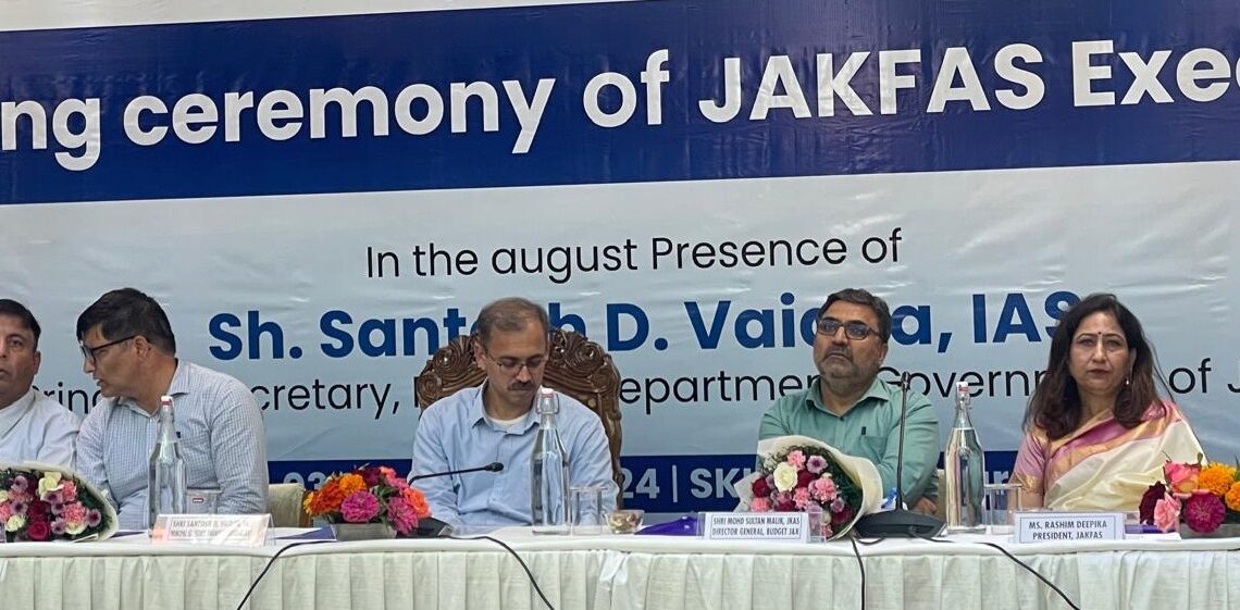 Pr. Secy Finance administers oath to members of JAKFAS