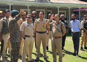 _Ahead of upcoming Assembly Elections_ DIG NKR Baramulla and SSP Kupwara visits forward area of Keran