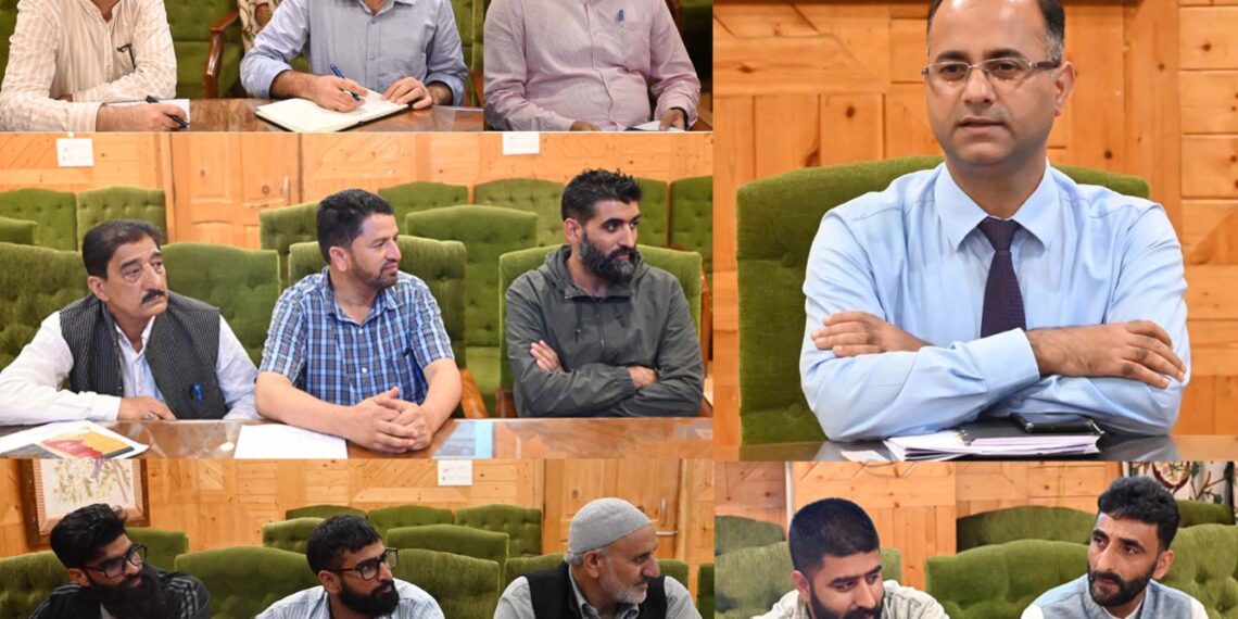 Assembly Elections- 2024 DEO Shopian meets representatives of political parties & contesting candidates Calls for ethical & peaceful political campaigning