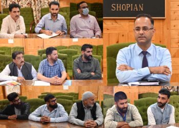 Assembly Elections- 2024 DEO Shopian meets representatives of political parties & contesting candidates Calls for ethical & peaceful political campaigning
