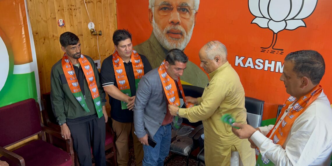 Apni Party Youth General Secretary, Vice DDC Shopian Irfan Manhas Joins BJP Along with other Prominent Members in Srinagar.