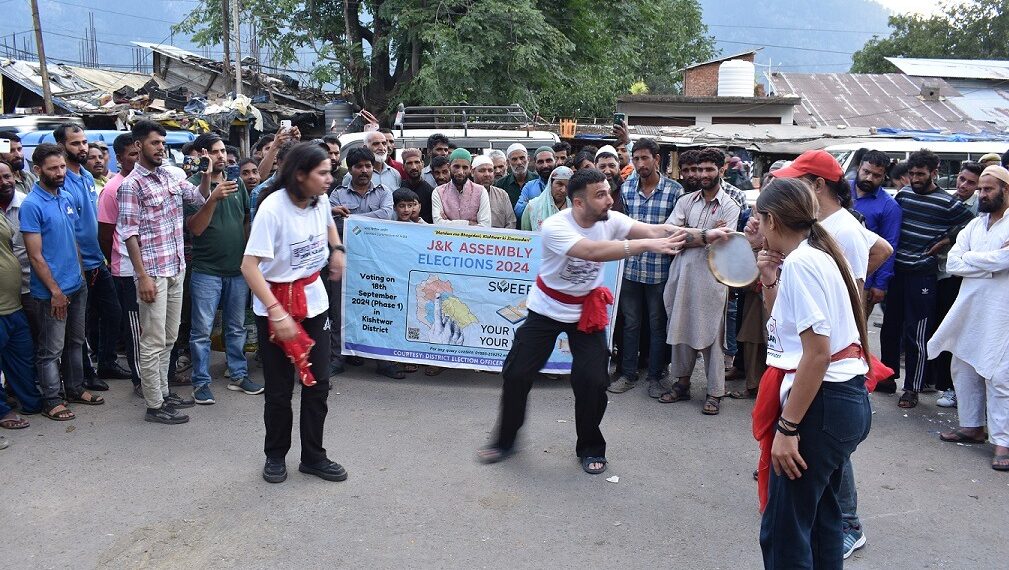 Assembly Elections-2024: SVEEP: Nukkad Natak promotes electoral awareness in Kishtwar