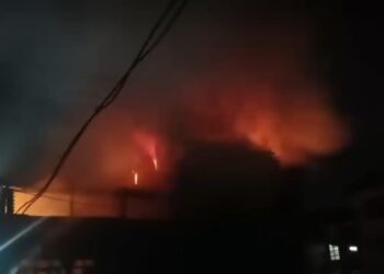 Midnight Blaze: Five Houses gutted in devastating fire at chotta Bazar