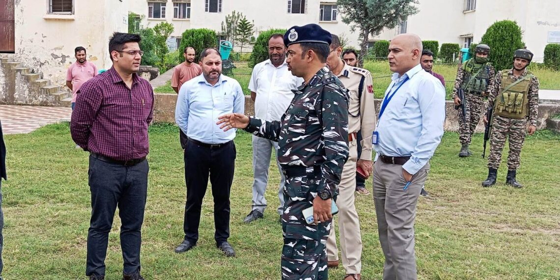 Assembly Elections-2024 DEO Poonch conducts surprise inspections at Nakas to ensure election integrity