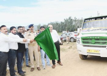 Assembly Elections-2024 Enthusiastic Voter response marks first day of Home Voting in Rajouri District