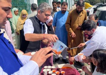Kashmir Jurists Bar Association today organised an free refreshment service camp at Dargah Shrine