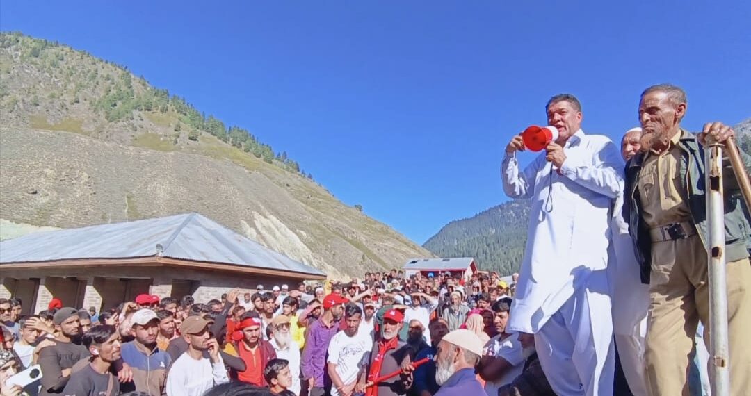 نذیر احمد گریزی، سابق ڈپٹی اسپیکر اور سینئر این سی لیڈر، آنے  والے انتخابات سے قبل پورے وادی گریز میں روڈ شو منعقد کر رہے ہیں