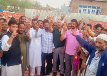 Usman Majid Holds Workers Meeting In Gundi Boon Bandipora