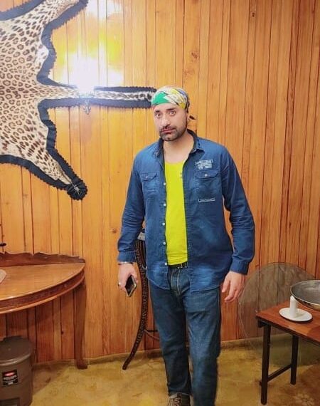 Bollywood Actor Gagandeep Singh Pays Tribute to Slain Constable Bashir Ahmad