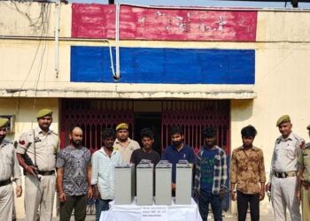 POLICE SOLVES A MAJOR THEFT CASE; 6 THIEVES ARRESTED, 06 BATTERIES WORTH 6 LAKHS RECOVERED